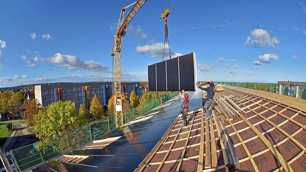 Den Plattenbau in der Kopernikusstraße 10 bis 16 hat die AGW in ein energieautarkes Wohnhaus umgebaut.