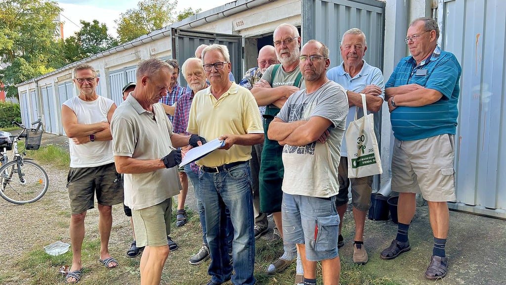 Die Nutzer der Garagen an der Albrecht-Dürer-Straße in Stendal sind sauer: Die SWG hat ihnen die Garagen zum 31. Dezember 2023 gekündigt. Mit Unterschriftenlisten wollen sie dagegen protestieren.
