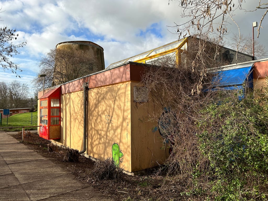 Der Magdeburger Kinder- und Jugendclub Mühle ist sanierungsbefürtig. Bisher stand jedoch die Entscheidung zwischen Sanierung und Neubau aus.