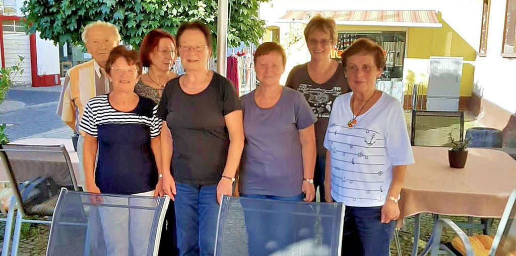 Mitglieder des Paul Gerhardt Freundeskreises feiern den 20. Geburtstag.