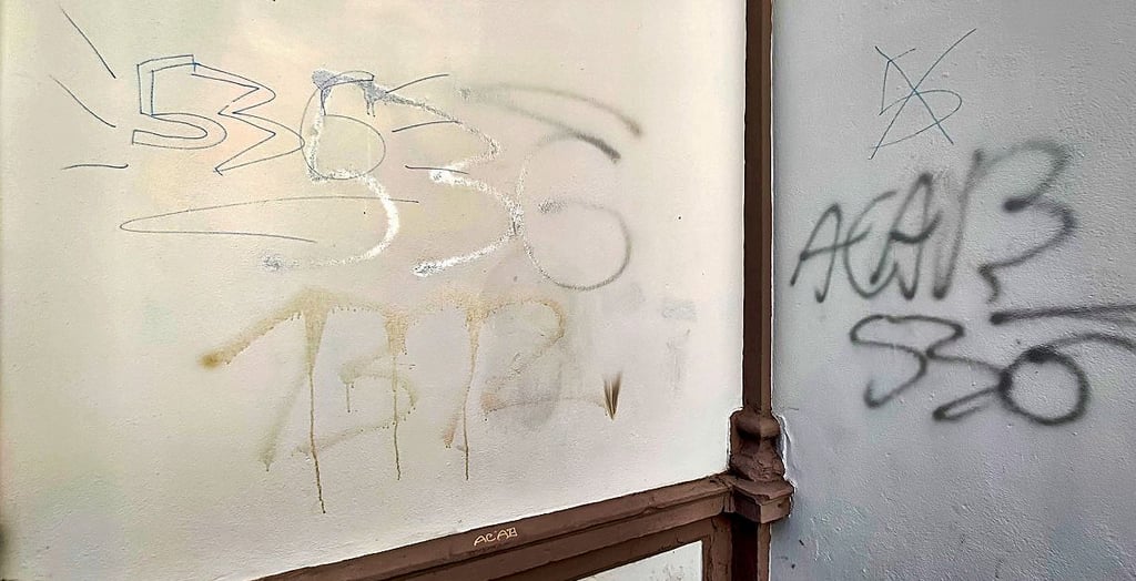 Die Schmierereien am Jugendclub in Roßla
