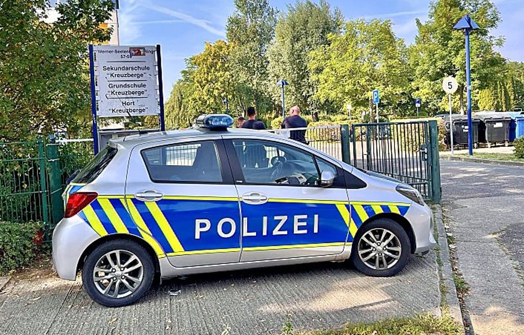 Die Polizei war nach der Bedrohung von Schülern am Dienstag in der Sekundarschule Kreuzberge in Dessau im Einsatz.