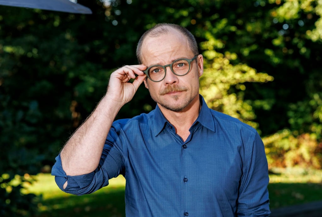 Der Schauspieler Matthias Koeberlin spielt den reichen Gastgeber in „Gäste zum Essen“.