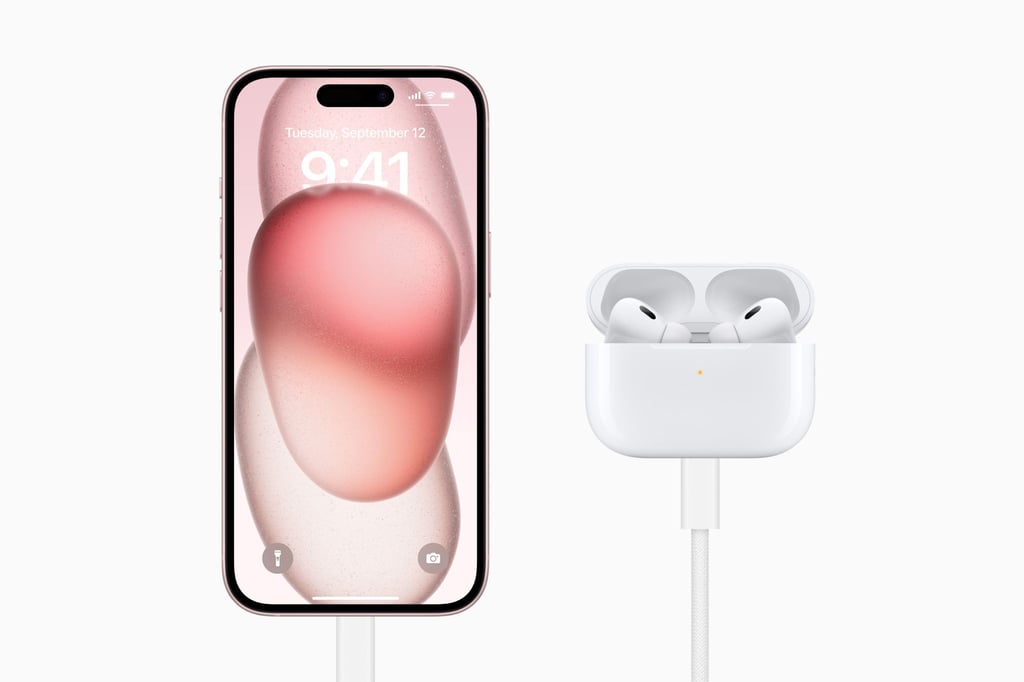 Das Standardmodell des iPhone 15 bietet eine Neuerung, die noch vor einem Jahr exklusiv dem Pro-Modell vorbehalten war: das sogenannte Dynamic Island.