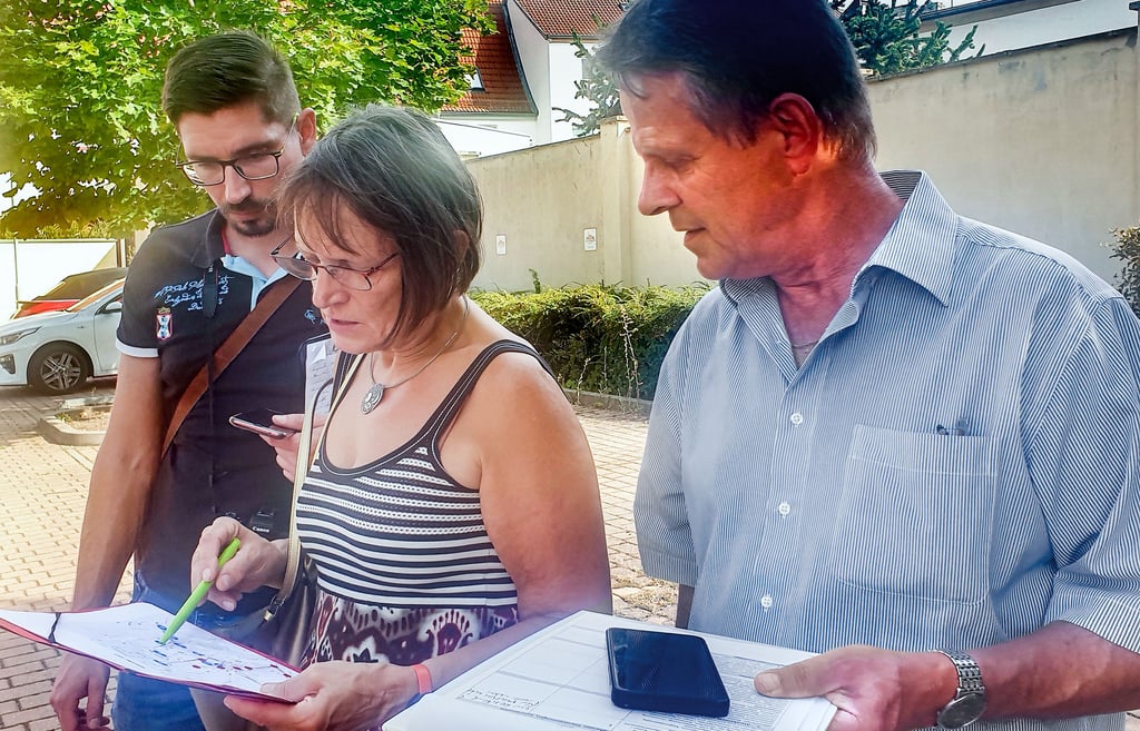 Welche Station ist die nächste? Experte Eddy Donat (re.) stimmt sich mit Kerstin Jirsch und Jan Dornbusch vom Amt für Stadtentwicklung ab.
