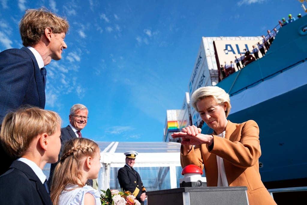Ursula von der Leyen (r-l), Präsidentin der Europäischen Kommission.