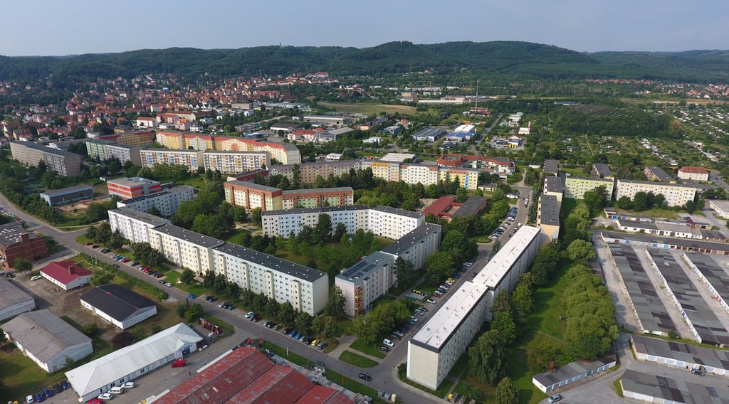 Das Plattenbauviertel Regenstein in Blankenburg aus der Vogelperspektive.