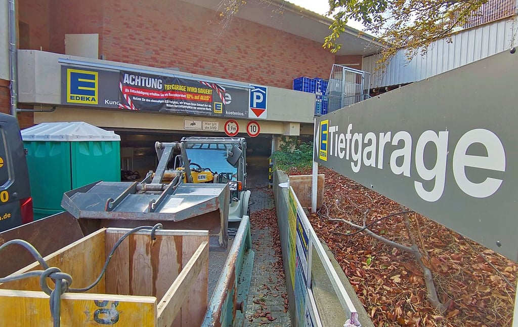 Noch bis Ende November ist die Tiefgarage des Edeka-Marktes in Blankenburg dicht.