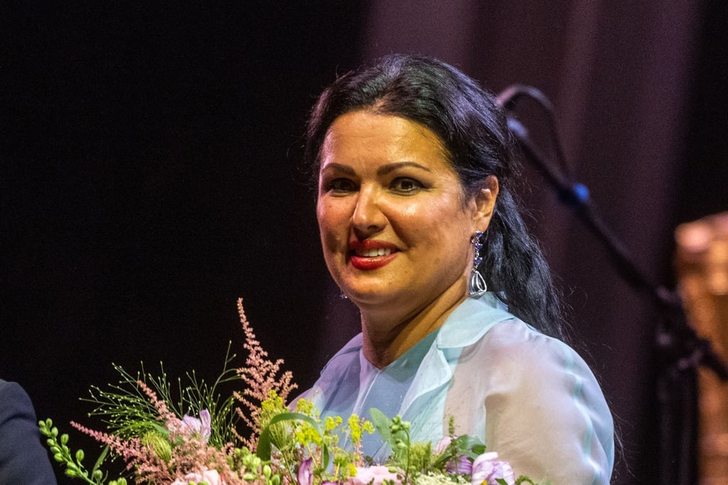 Anna Netrebko steht im Fürstenschloss St. Emmeram während der Schlossfestspiele auf der Bühne.