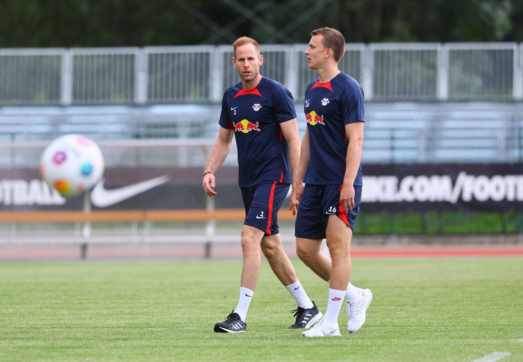Klostermann und Gulácsi im Trainingslager.