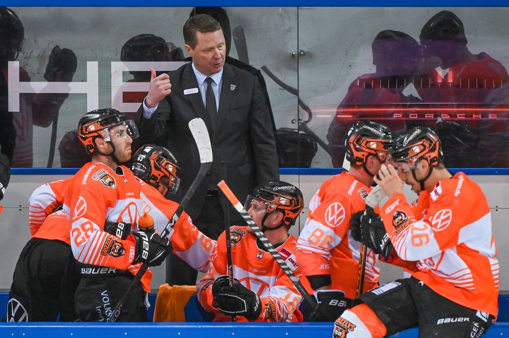 Die Grizzlys Wolfsburg geben in der neuen DEL-Saison auch Interviews in der eigenen Kabine.