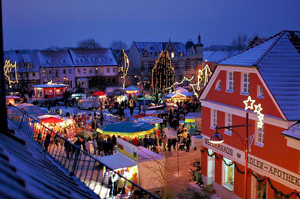 Weihnachtliches Flair auf und um den Markt in Genthin. Das wird es in diesem Jahr so nicht geben.