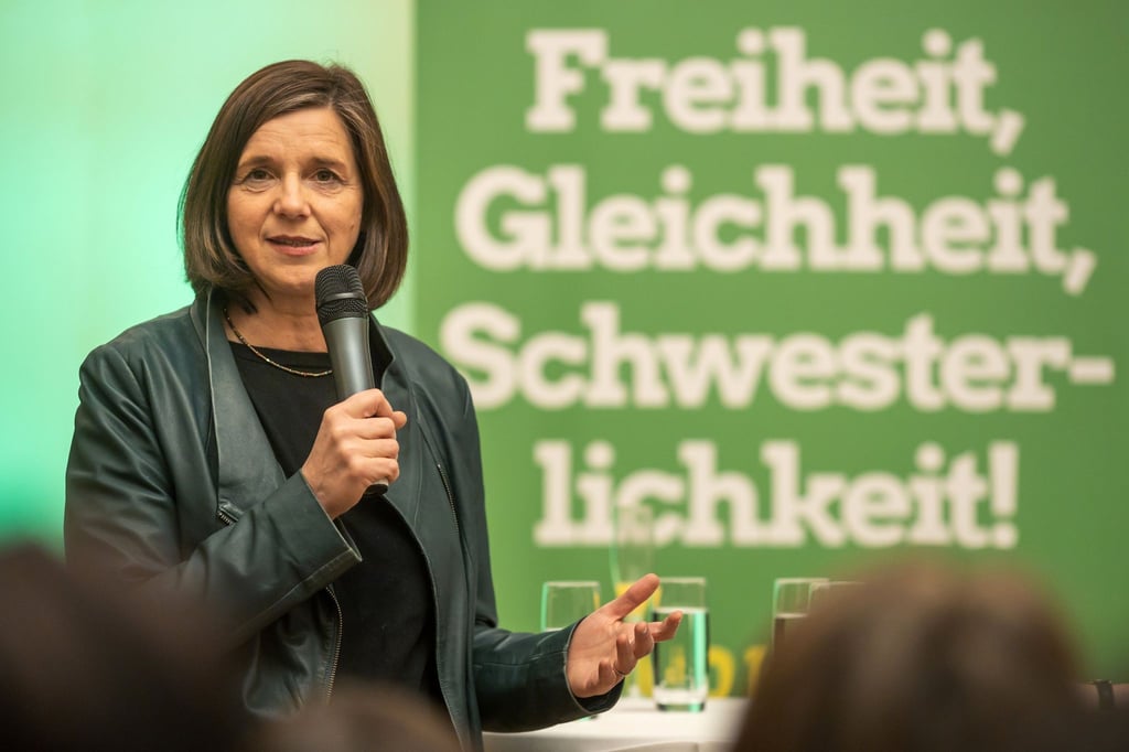 Bundestagsvizepräsidentin Katrin Göring-Eckardt spricht in Weimar.