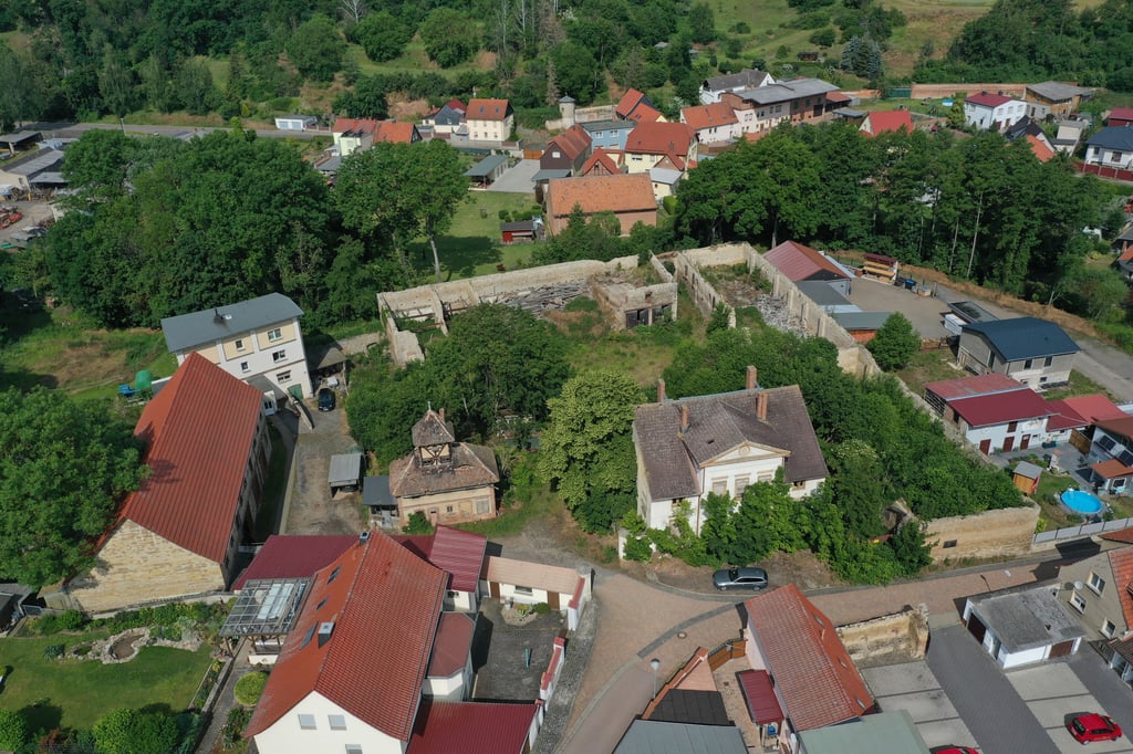 Symbolfoto - Blick auf das alte Bauerngut in Welbsleben.