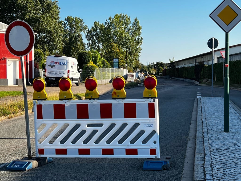 Wer der offiziellen Umleitungsempfehlung von Havelberg nach Stendal folgt, landet in Klietz, wo es zunächst auch nicht weiter geht. Eine Umleitung in der Umleitung ist fällig.