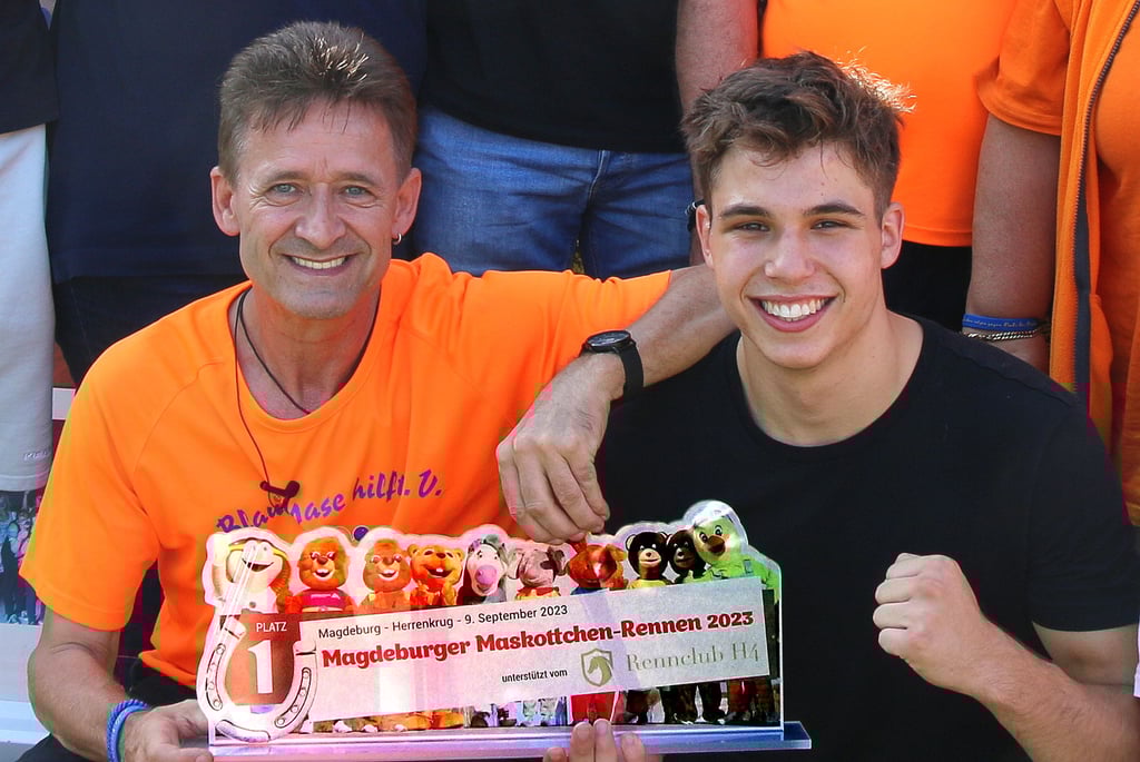 Beim Maskottchen-Rennen hat Boxer Marlon Dzemski, Sohn von Dirk Dzemski, des Cheftrainers des SES-Boxstalls Magdeburg, als Löwe verkleidet den Sieg erlaufen. Am Sonntag sind die Boxer zudem bei der Typisierungsaktion in Wolmirstedt dabei.