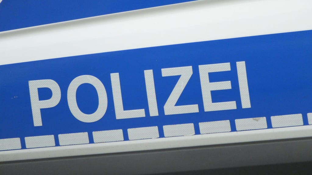 Die Polizei ermittelt nach dem Einbruch in die Fabrik für Landmaschinentechnik in Genthin. Foto: Martin Rieß
