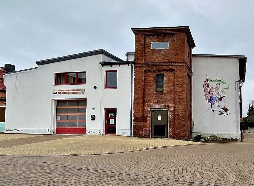 In den nächsten zwei Jahren sollte das neue Feuerwehrhaus in Glindenberg entstehen. Dafür soll das alte Gebäude weichen.