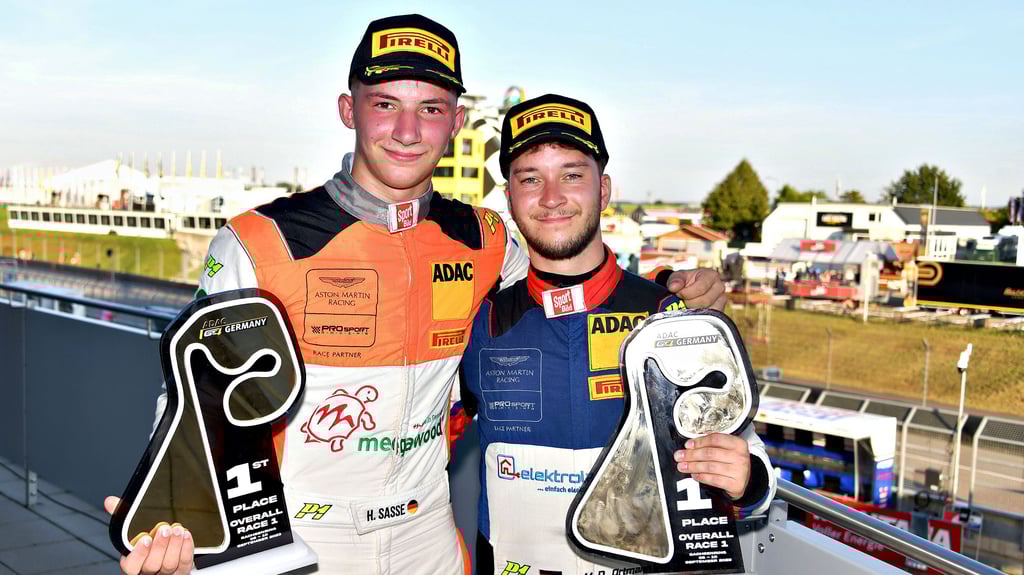 Hugo Sasse (links) und Mike David Ortmann nach dem Rennen.