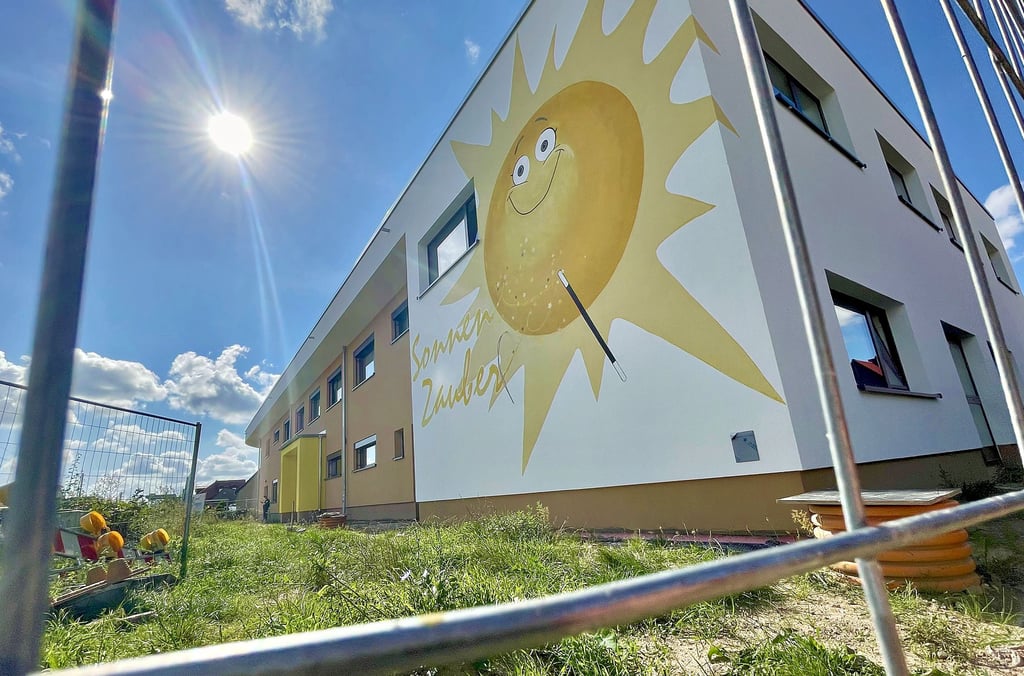 Die Kindertagesstätte „Sonnenzauber“ am Markeschen Platz in Raguhn steht kurz vor der Fertigstellung. Im Frühjahr soll sie eröffnet werden.