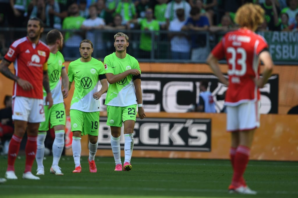Wolfsburgs Jonas Wind (M) sorgte für den ersten Treffer gegen den 1. FC Union Berlin.