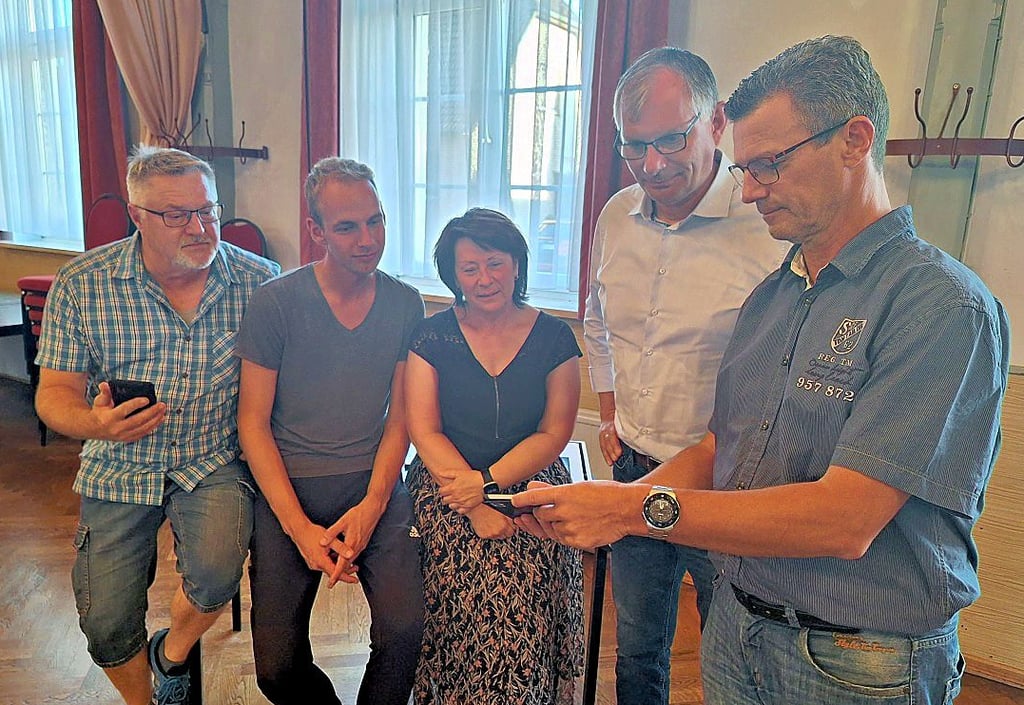 Marco Wille traf sich mit Freunden und Bekannten im Quarnebecker Saal und wertete die Wahlergebnisse aus.