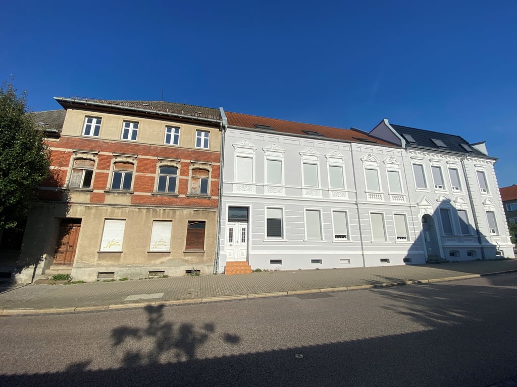 Zwei Häuser sind schon saniert, das Dritte wird nun in Angriff genommen.