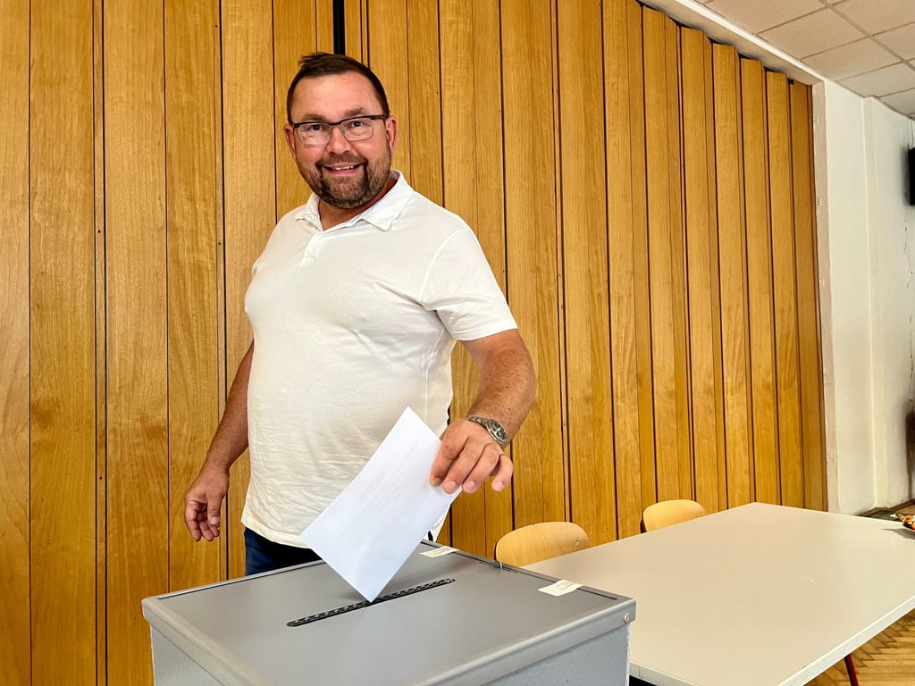 Herausforderer Volker Olenicak (AfD) wählte in Friedersdorf.