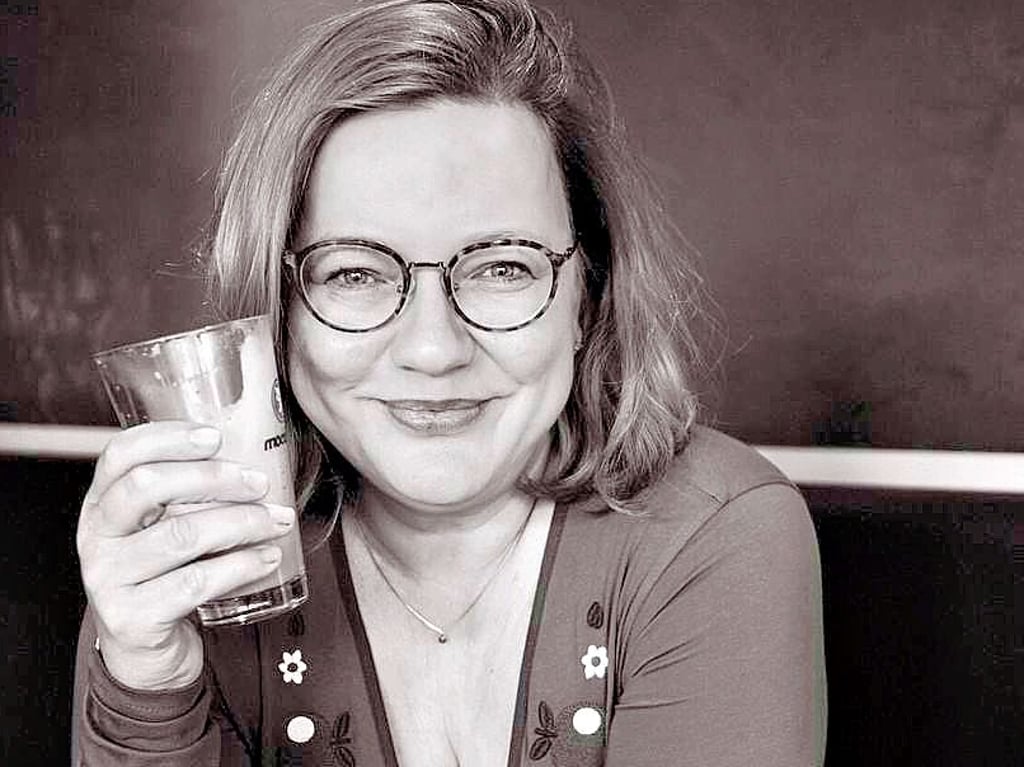 Sexualwissenschaftlerin Franziska Stawitz ist Podcasterin zu Themen wie Liebe, Sex und Beziehungen.