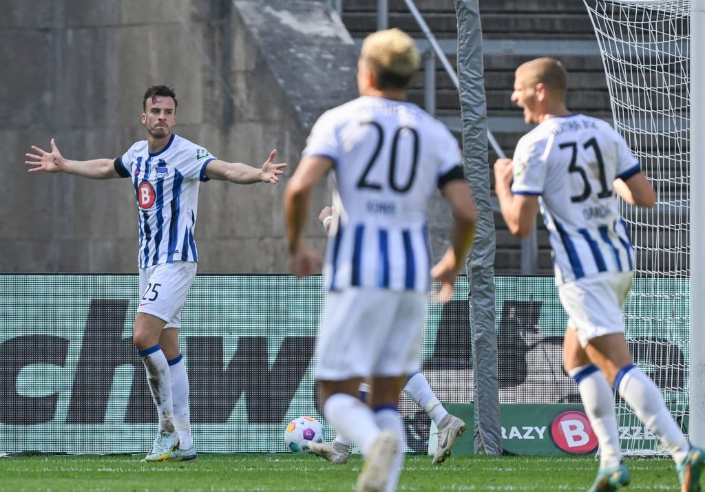 Herthas Haris Tabakovic (l) traf gegen Braunschweig dreimal.