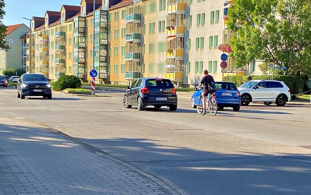 Das Abbiegen an dieser Ecke machen die wenigsten Autofahrer richtig, hat Marco Stallmann festgestellt. Auch in diesem Fall steht der Linksabbieger zu weit links.