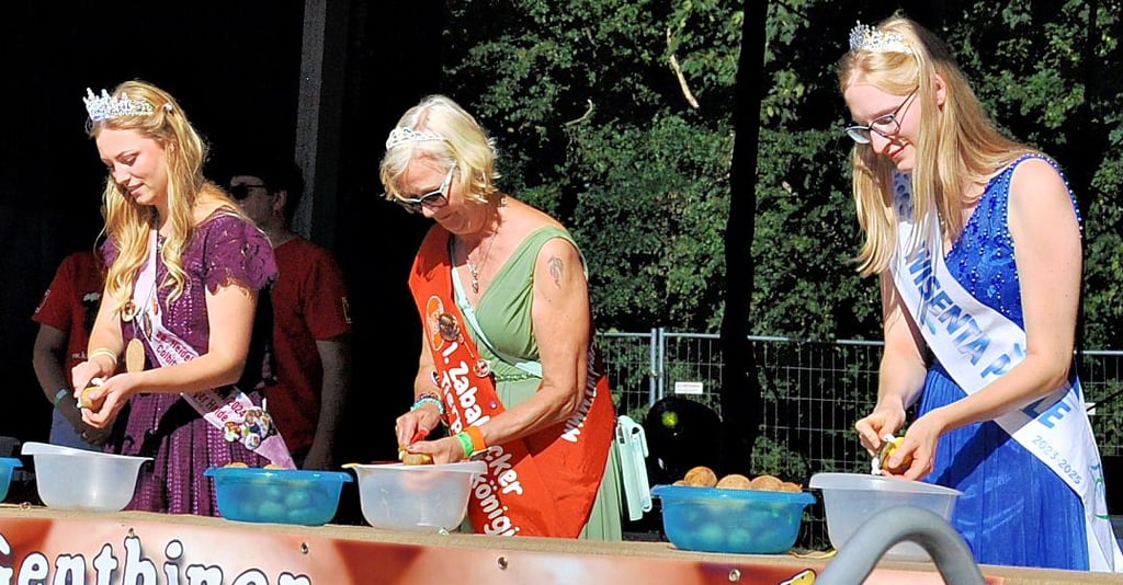 Regionale Majestäten traten beim Kartoffel-Wettschälen gegeneinander an.