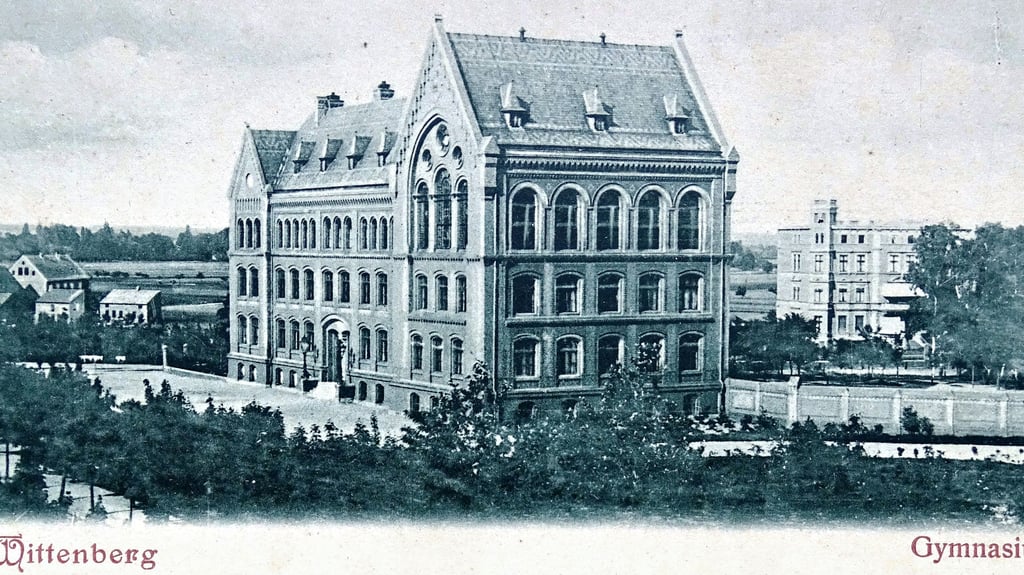 Historische Aufnahme von Haus Melanchthon in Wittenberg. 1923 wurden zwei verdiente Lehrer verabschiedet.