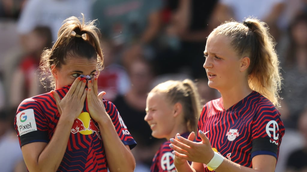 Schweres DFB-Pokal-Los für die RB-Frauen um Sandra Starke und Nina Räcke.