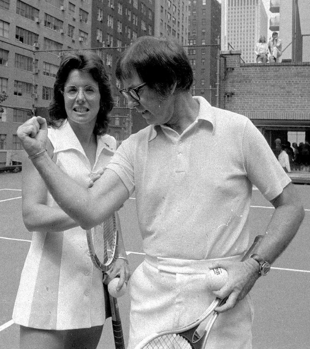 Billie Jean King besiegte Bobby Riggs mit 6:4, 6:3, 6:3.