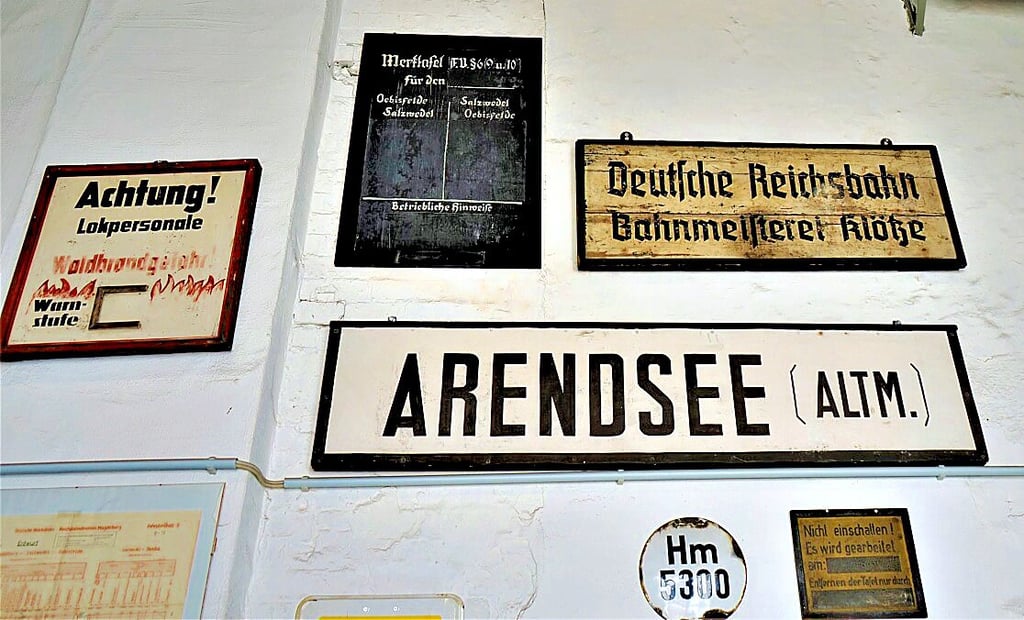 Salzwedel, Arendsee, Klötze, Oebisfelde: Im historischen Lokschuppen von Wittenberge wird die altmärkische Herkunft des Vereins deutlich.