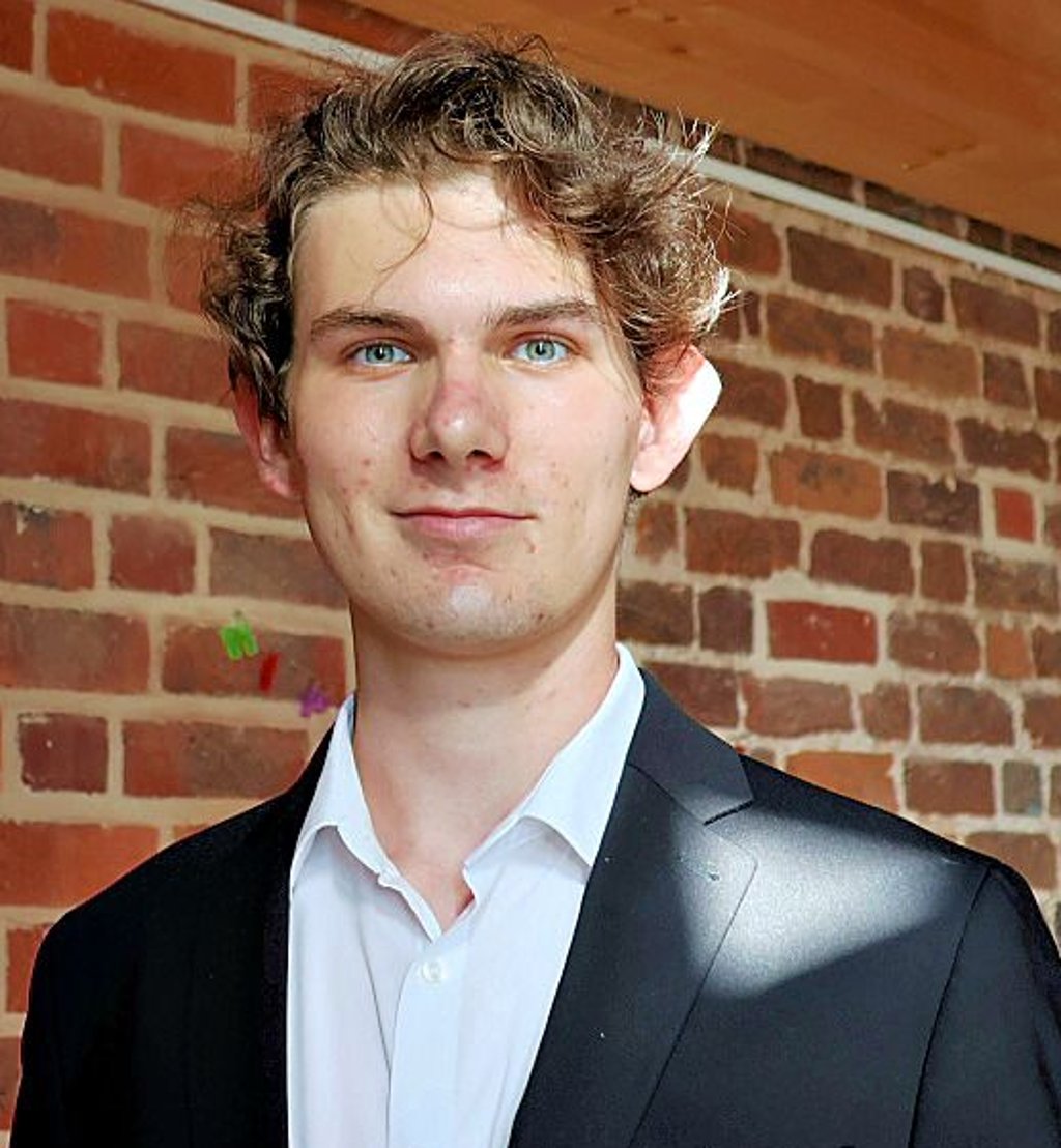 Jakob Benjamin Hilpert aus Halle überzeugte am Klavier.