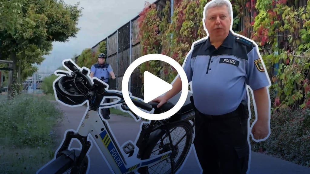 Auto oder Fahrrad? Polizeihauptmeister Ingolf Kulig kann wählen, mit welchem Fahrzeug er auf Streife fährt. Mit dem neuen Pedelec ist er sehr zufrieden.
