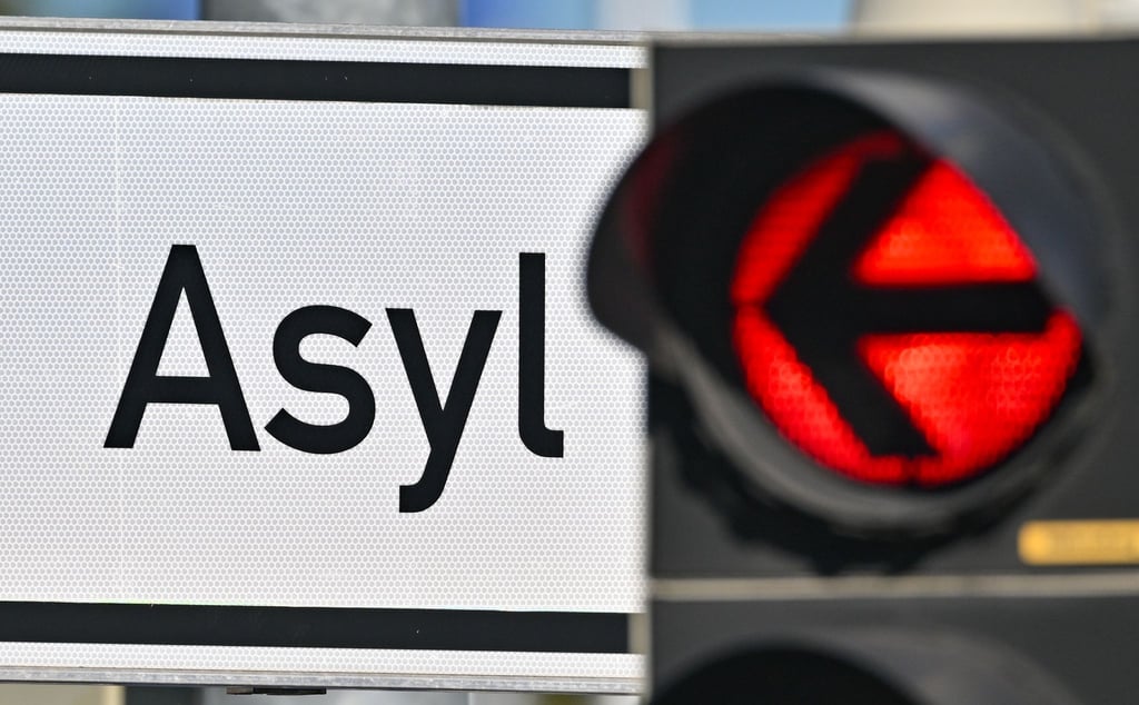 Für abgelehnte Asylbewerber soll es in Bayern bald kein Geld mehr geben, sondern Chipkarten zum begrenzten Einkauf bestimmter Waren.
