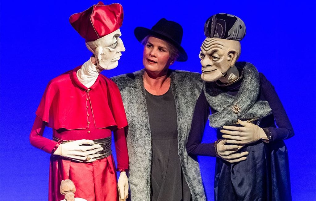 Sabine Schramm ist in der Insznierung "Nathans Kinder" im Magdeburger Puppentheater zu erleben.