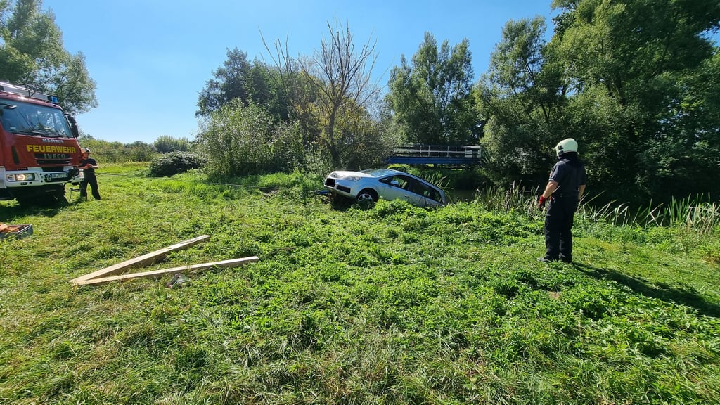 Der Mann konnte nur noch tot aus dem Auto geborgen werden.