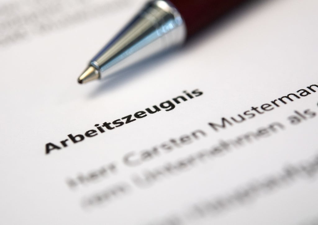 Kein Muss: Bittet der Arbeitgeber Sie, Ihr Arbeitszeugnis vorzuformulieren, können Sie sich weigern. Sinnvoll ist das aber nicht unbedingt.
