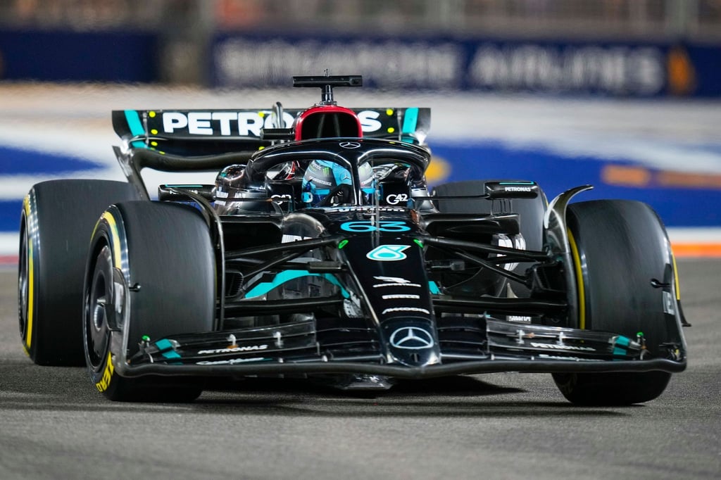 George Russell kam zu nah an die Wand und konnte seinen Mercedes nicht mehr auf der Strecke halten.