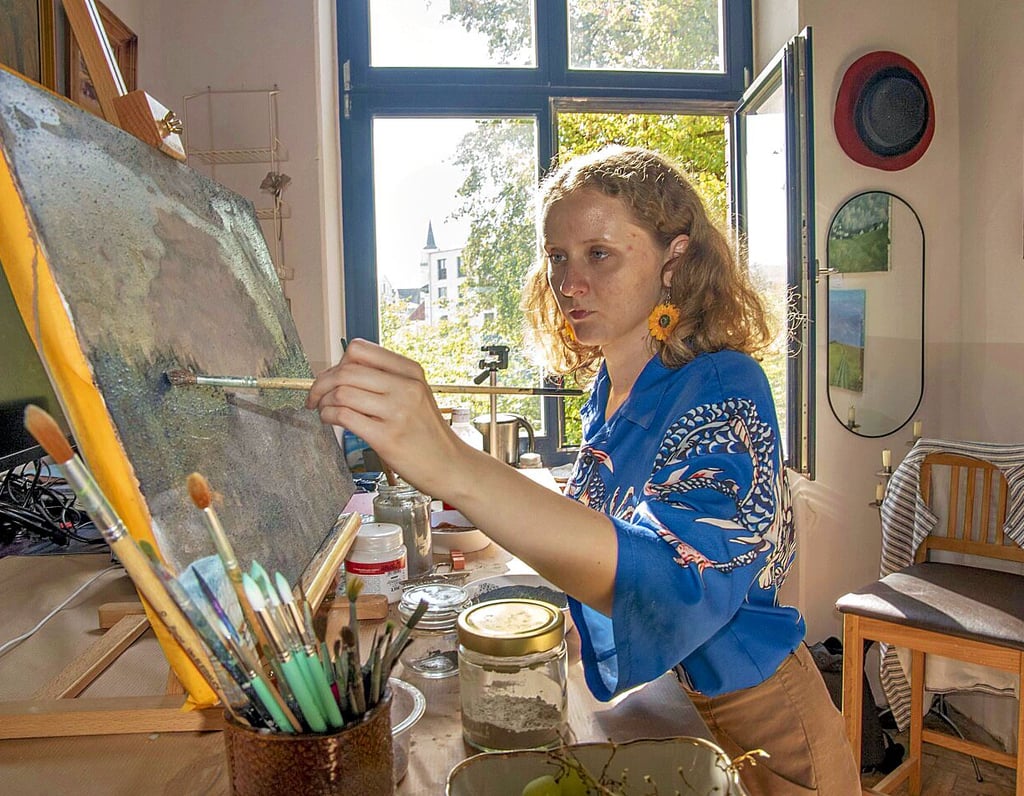 Künstlerin Linda Schieberle zeigte im im Vor Ort Haus ihr Atelier.