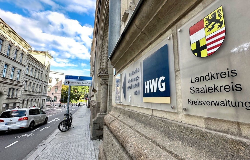 Die Außenstelle der Kreisverwaltung am Hansering in Halle wird weiter ausgedünnt. Das stößt im Nordkreis auf Kritik.