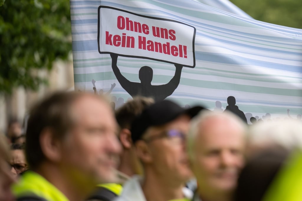 Tarifkonflikt im Einzelhandel: Seit Wochen ruft Verdi immer wieder zu teilweise mehrtägigen Warnstreiks in den Regionen auf.
