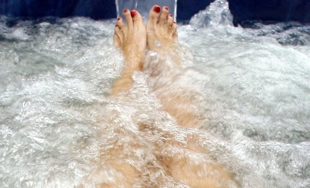 Eine Frau ist im Schwimmbad in der Herrenkrugstraße in Magdeburg sexuell belästigt worden, als sie sich in einem Whirlpool befand. Symbolbild: