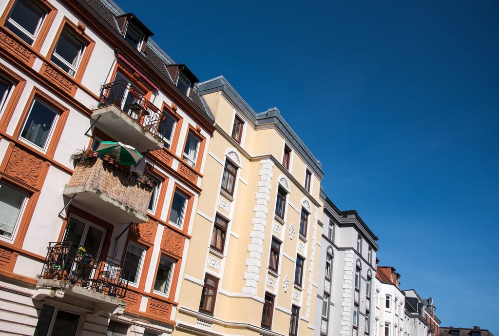 Mietwohnung mit drei Zimmern im Erdgeschoss, inklusive Balkon und einem Badezimmer mit Fenster und Dusche: Das sind laut Umfrage die begehrtesten Wohnungen.