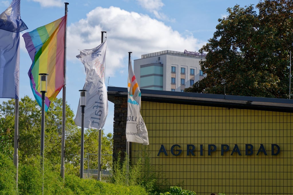 Mutmaßlicher sexueller Übergriff in einem Kölner Bad: Das mutmaßliche Opfer konnte sich aus der Situation befreien und Hilfe holen.