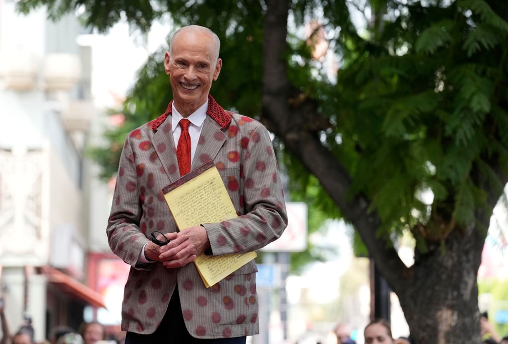 John Waters wird mit einem Stern auf dem Hollywood „Walk of Fame“ geehrt.